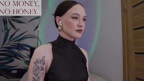 Snapshot of sirenaswhisper chatting on July 22, 10:45 pm Goddess Sirena online show from July 22, 10:45 pm