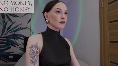 Snapshot of sirenaswhisper chatting on July 23, 1:58 am Goddess Sirena online show from July 23, 1:58 am