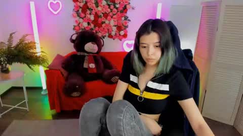 Snapshot of sirenmystique chatting on June 15, 10:17 am Si online show from June 15, 10:17 am