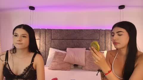 Snapshot of sirens_velvet__ chatting on February 27, 8:53 pm Sirens online show from February 27, 8:53 pm