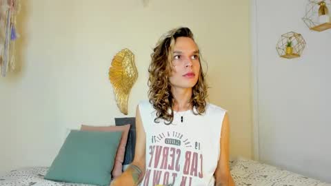Sirphi Grant online show from October 19, 1:56 pm