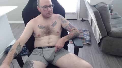 Snapshot of sirscotty831 chatting on December 4, 8:40 pm Sir Scotty online show from December 4, 8:40 pm