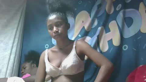 Snapshot of siscabelle chatting on January 13, 10:48 pm siscabelle online show from January 13, 10:48 pm