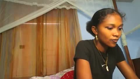 Snapshot of sissi0325 chatting on March 2, 6:58 am Sissi0325 online show from March 2, 6:58 am