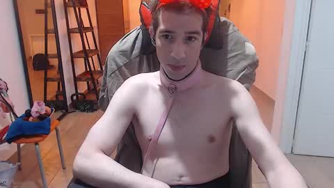 Snapshot of sissy_slave95 chatting on January 9, 8:24 am sissy slave online show from January 9, 8:24 am