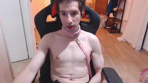 Snapshot of sissy_slave95 chatting on March 6, 4:41 am sissy slave online show from March 6, 4:41 am