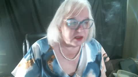 Snapshot of sissydianetx chatting on January 1, 12:32 am Sissy Diane online show from January 1, 12:32 am