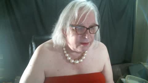 Snapshot of sissydianetx chatting on January 2, 12:34 am Sissy Diane online show from January 2, 12:34 am
