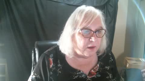 Snapshot of sissydianetx chatting on February 1, 12:40 am Sissy Diane online show from February 1, 12:40 am