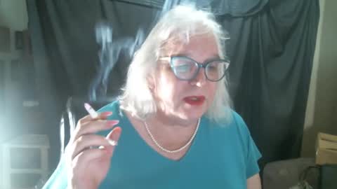 Snapshot of sissydianetx chatting on March 6, 12:32 am Sissy Diane online show from March 6, 12:32 am