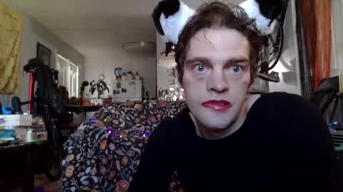 Snapshot of sissyemmalauren chatting on October 8, 10:18 pm sissyemmalauren online show from October 8, 10:18 pm