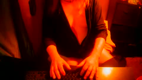 red online show from March 14, 7:14 am