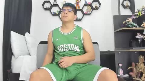 Snapshot of siul_bigcock chatting on February 24, 10:57 am Siul Thompson online show from February 24, 10:57 am