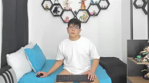 Snapshot of siul_bigcock chatting on May 13, 11:55 pm Siul Thompson online show from May 13, 11:55 pm