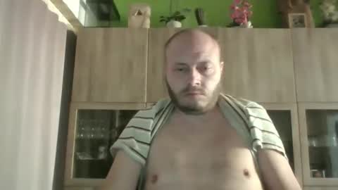 Snapshot of sixten113 chatting on April 27, 3:32 pm sixten113 online show from April 27, 3:32 pm