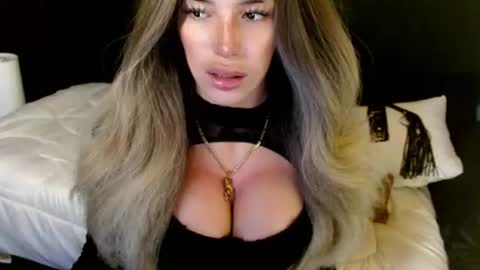 Snapshot of sizzling_cassie130 chatting on July 1, 1:18 am Cassie online show from July 1, 1:18 am