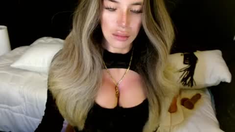 Snapshot of sizzling_cassie130 chatting on July 2, 3:23 am Cassie online show from July 2, 3:23 am