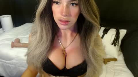 Snapshot of sizzling_cassie130 chatting on July 7, 1:41 am Cassie online show from July 7, 1:41 am