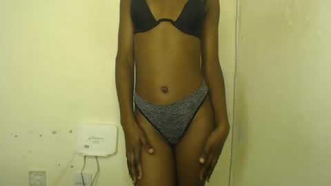 sizzly_ass online show from April 13, 8:25 pm