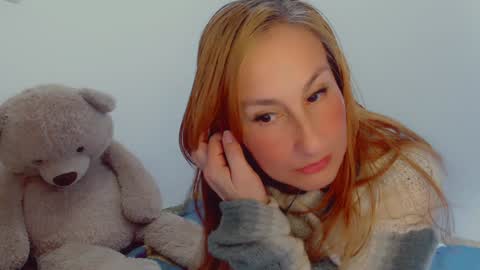 Snapshot of skarlett2072 chatting on December 12, 12:55 pm Arlett online show from December 12, 12:55 pm