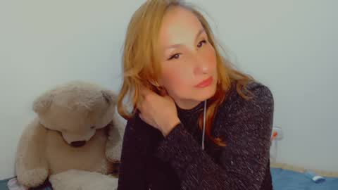 Snapshot of skarlett2072 chatting on December 15, 3:56 am Arlett online show from December 15, 3:56 am