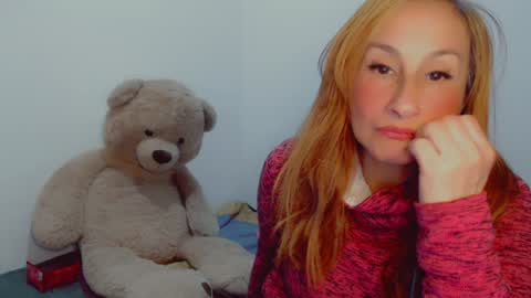 Snapshot of skarlett2072 chatting on December 16, 2:36 am Arlett online show from December 16, 2:36 am