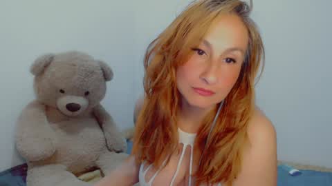 Snapshot of skarlett2072 chatting on December 17, 5:29 am Arlett online show from December 17, 5:29 am