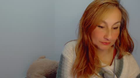 Snapshot of skarlett2072 chatting on December 19, 3:29 am Arlett online show from December 19, 3:29 am