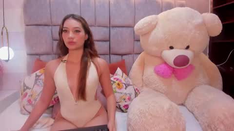 Snapshot of skarlettbenett chatting on January 15, 11:37 am Skarlett online show from January 15, 11:37 am