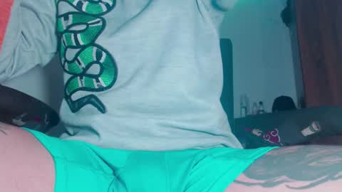 Snapshot of skateboy444 chatting on February 16, 4:41 am king online show from February 16, 4:41 am