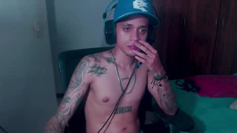 Snapshot of skateboy444 chatting on February 28, 8:59 am king online show from February 28, 8:59 am