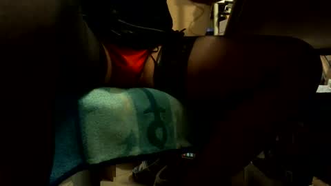 Snapshot of skersnylon chatting on December 1, 7:41 pm skersnylon online show from December 1, 7:41 pm