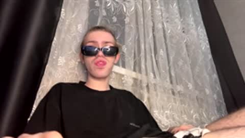 Snapshot of skibatryanka chatting on February 11, 2:05 am SKIBA online show from February 11, 2:05 am