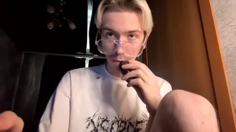 Snapshot of skibatryanka chatting on February 17, 12:01 pm SKIBA online show from February 17, 12:01 pm