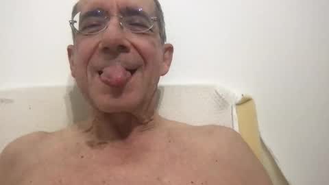 Snapshot of skima48 chatting on January 9, 4:15 am skima48 online show from January 9, 4:15 am