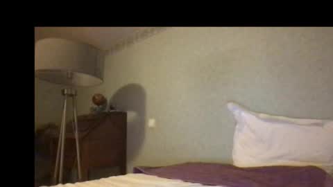 Snapshot of skima48 chatting on May 31, 9:49 pm skima48 online show from May 31, 9:49 pm