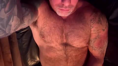 Snapshot of skimaskedbeef chatting on December 8, 5:18 am BEEF online show from December 8, 5:18 am