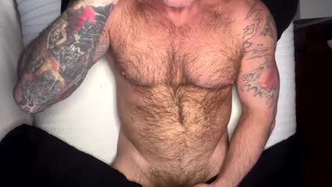 Snapshot of skimaskedbeef chatting on February 2, 1:23 am BEEF online show from February 2, 1:23 am