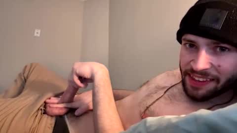 Snapshot of skinndick214 chatting on February 7, 2:21 pm daddy online show from February 7, 2:21 pm