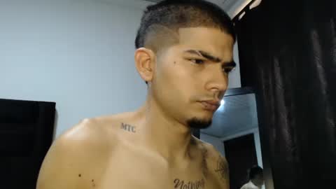 Snapshot of skinny_badboy chatting on December 28, 9:19 pm E R O S online show from December 28, 9:19 pm