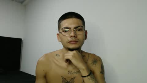 Snapshot of skinny_badboy chatting on February 13, 5:25 am E R O S online show from February 13, 5:25 am