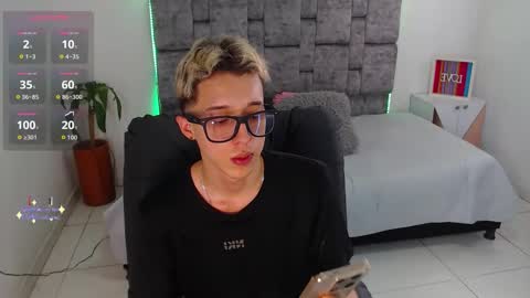 Snapshot of skinny_bigcock20 chatting on December 19, 7:54 pm skinny_bigcock20 online show from December 19, 7:54 pm