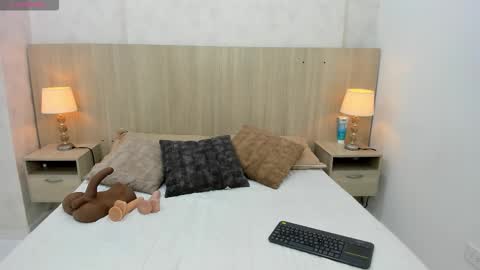 Emily Rojas online show from November 20, 7:46 pm