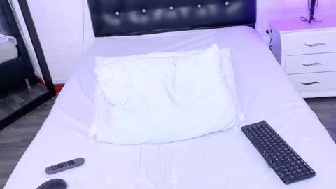 skinny_hottie18 online show from March 5, 2:23 pm