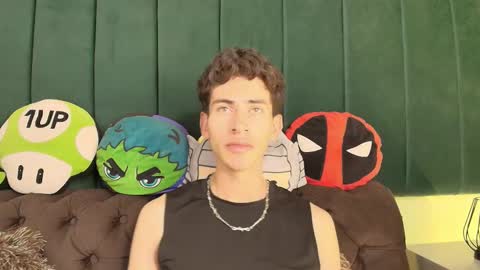 Snapshot of skinny_jean_ chatting on February 20, 8:31 pm skinny jean online show from February 20, 8:31 pm