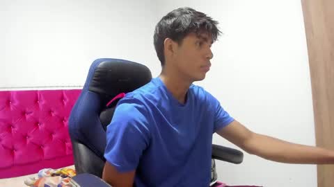 Snapshot of skinny_sam23 chatting on April 16, 3:18 am sam online show from April 16, 3:18 am