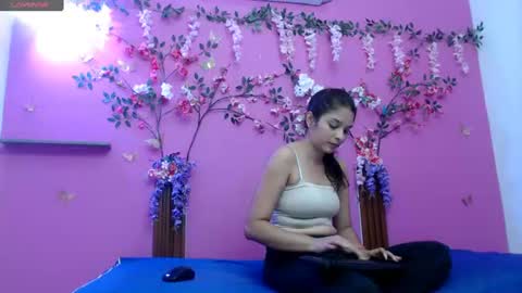 Snapshot of skinnybarbie022 chatting on June 22, 1:18 am barbi online show from June 22, 1:18 am