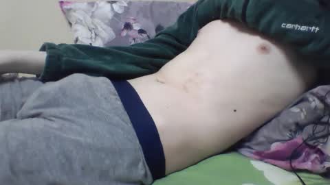 Snapshot of skinnycuteman chatting on January 6, 11:42 pm skinnycuteb0y online show from January 6, 11:42 pm
