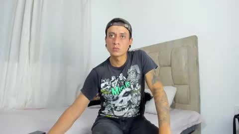 Snapshot of skinnydevil1 chatting on February 7, 4:27 am skinnydevil1 online show from February 7, 4:27 am