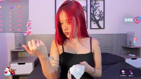 Snapshot of skinnyfoxyy chatting on December 19, 8:23 pm Foxy online show from December 19, 8:23 pm